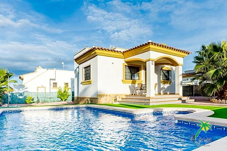 Mooie villa met zwembad / Hondón de las Nieves